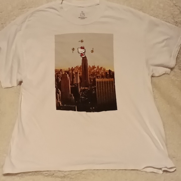 NEW Hello Kitty Empire State Building T-shirt - Picture 1 of 4